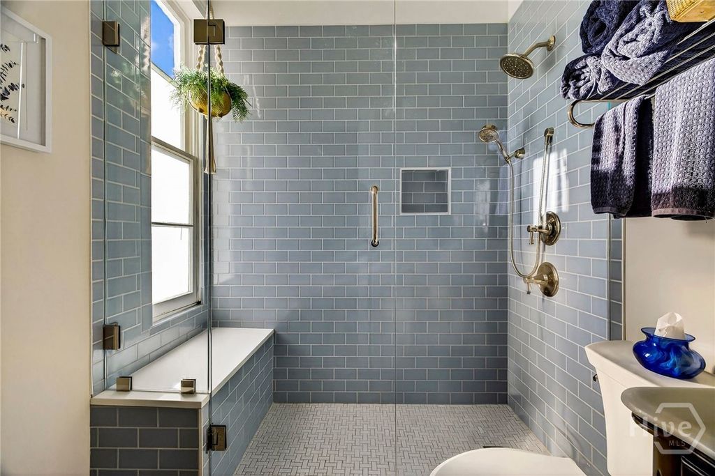 Image 21 of property listing at 15 E Jones Street 3B, Savannah, GA 31401