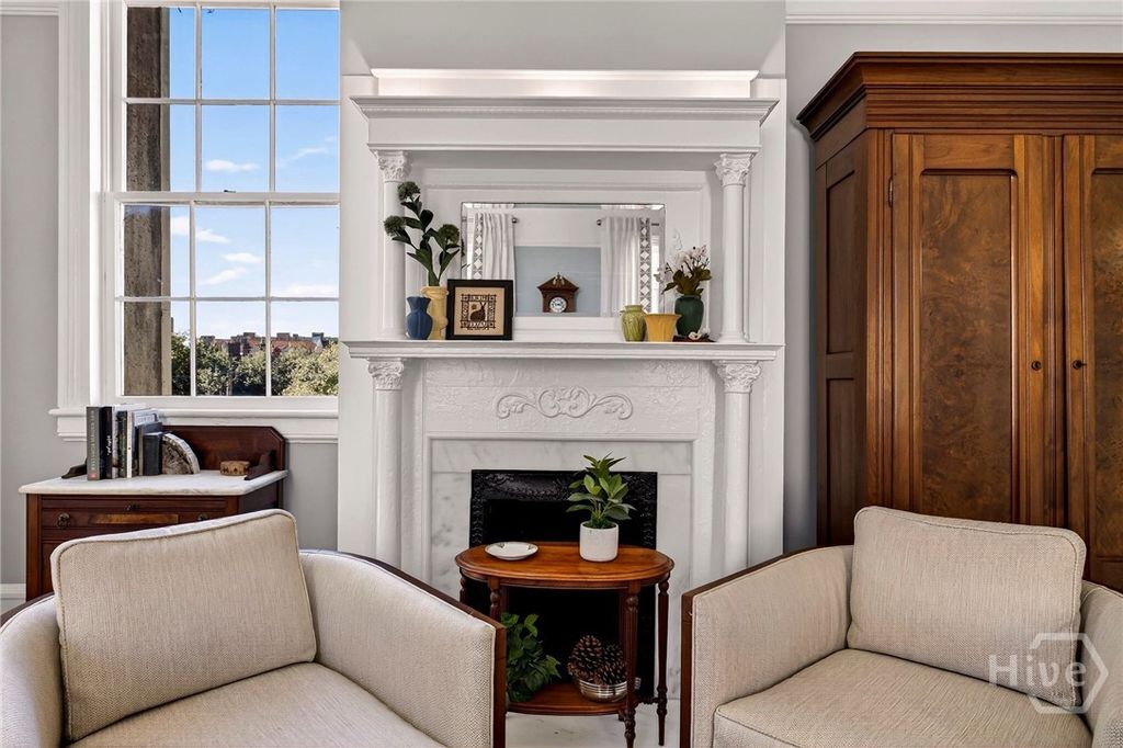 Image 7 of property listing at 15 E Jones Street 3B, Savannah, GA 31401