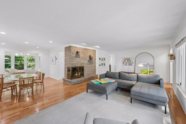 91 Mid Oaks Lane, Roseville, MN 55113