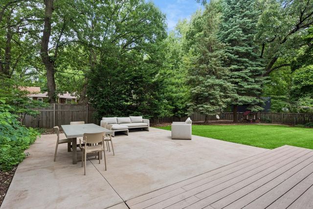 91 Mid Oaks Lane, Roseville, MN 55113