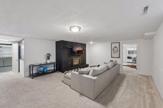 91 Mid Oaks Lane, Roseville, MN 55113