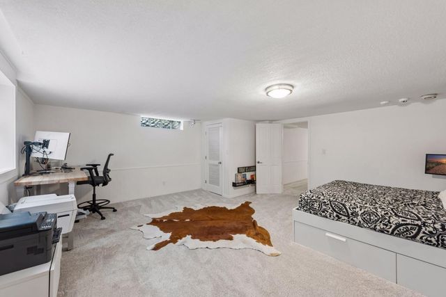 91 Mid Oaks Lane, Roseville, MN 55113