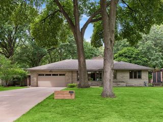 91 Mid Oaks Lane, Roseville, MN 55113