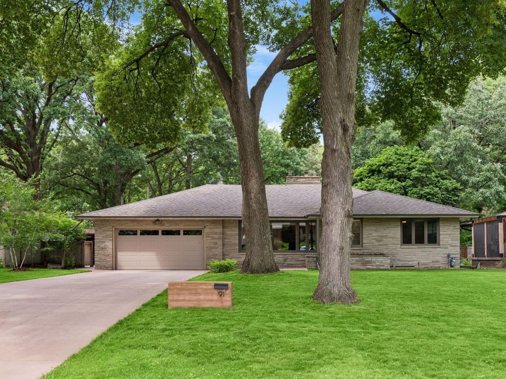 91 Mid Oaks Lane, Roseville, MN 55113