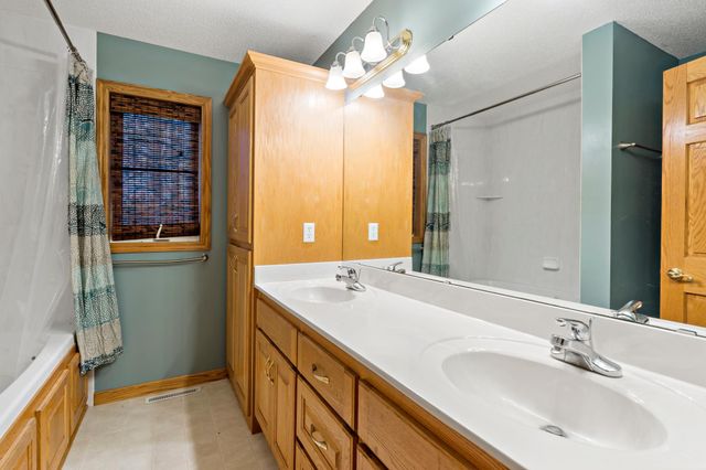 674 208th Lane NE, East Bethel, MN 55011