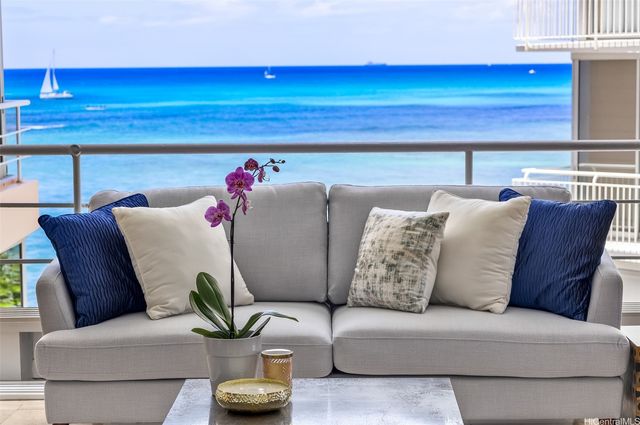 2979 Kalakaua Avenue 404, Honolulu, HI 96815