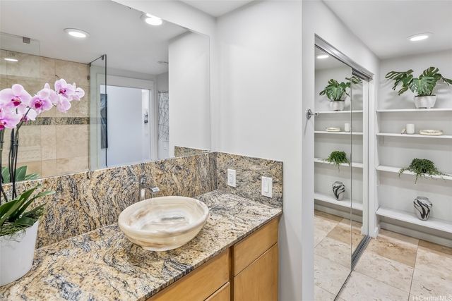 2979 Kalakaua Avenue 404, Honolulu, HI 96815