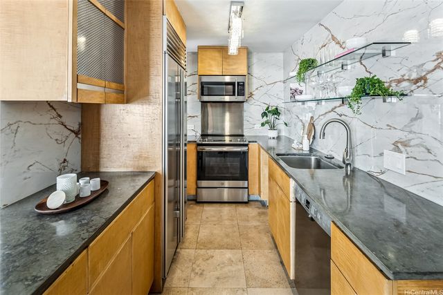 2979 Kalakaua Avenue 404, Honolulu, HI 96815