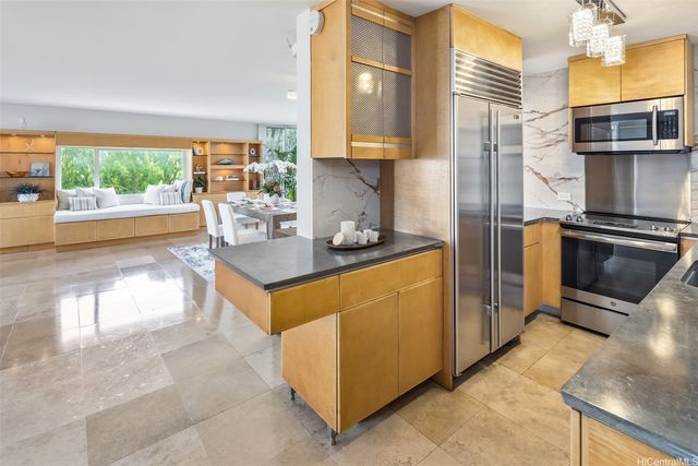 2979 Kalakaua Avenue 404, Honolulu, HI 96815