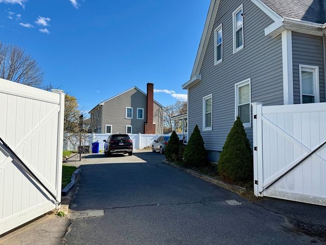 408 W Britannia St, Taunton, MA 02780