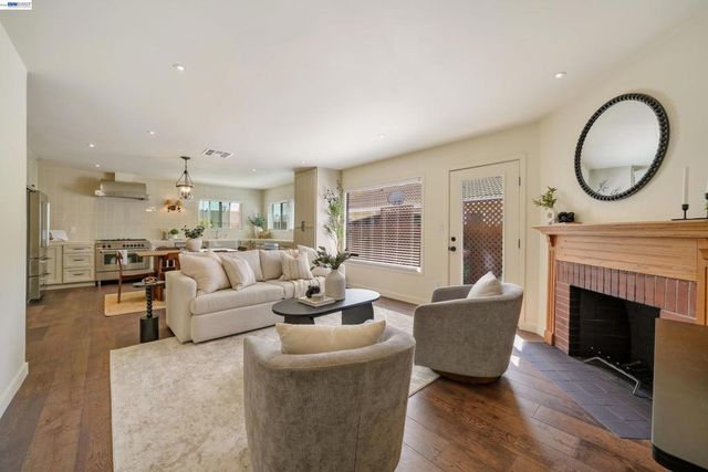 31967 Albany St, Hayward, CA 94544