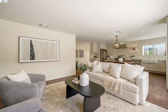 31967 Albany St, Hayward, CA 94544