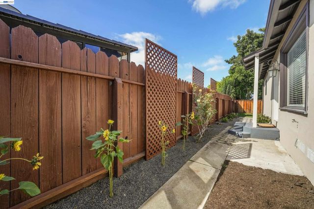 31967 Albany St, Hayward, CA 94544