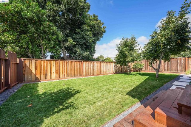 31967 Albany St, Hayward, CA 94544