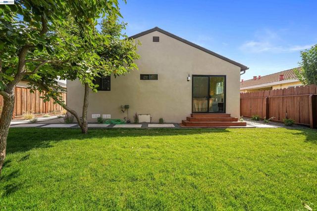31967 Albany St, Hayward, CA 94544