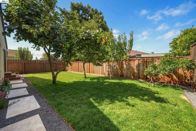 31967 Albany St, Hayward, CA 94544