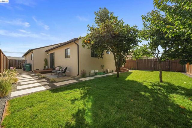 31967 Albany St, Hayward, CA 94544