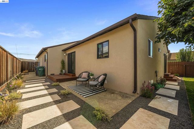 31967 Albany St, Hayward, CA 94544