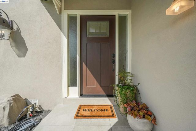 31967 Albany St, Hayward, CA 94544