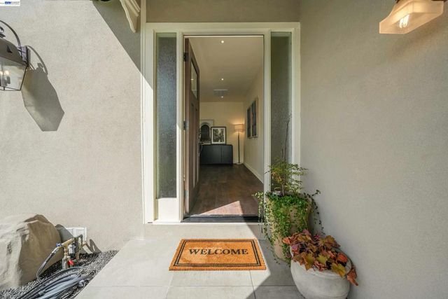 31967 Albany St, Hayward, CA 94544