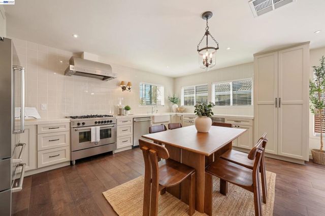 31967 Albany St, Hayward, CA 94544