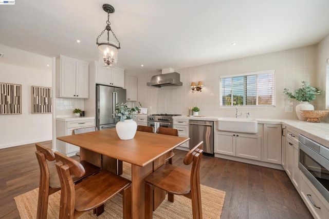 31967 Albany St, Hayward, CA 94544