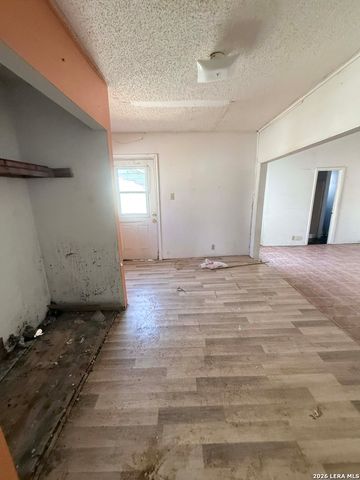 523 Avondale, San Antonio, TX 78223