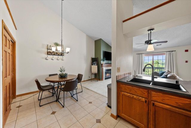 757 Quinlan DRIVE #H, Pewaukee, WI 53072