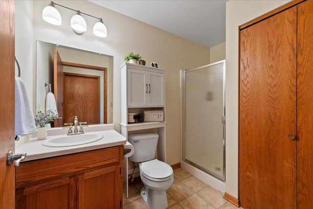 757 Quinlan DRIVE #H, Pewaukee, WI 53072