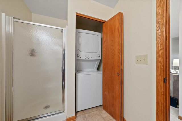 757 Quinlan DRIVE #H, Pewaukee, WI 53072