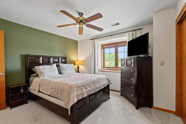 757 Quinlan DRIVE #H, Pewaukee, WI 53072