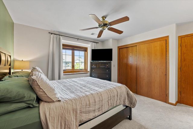 757 Quinlan DRIVE #H, Pewaukee, WI 53072