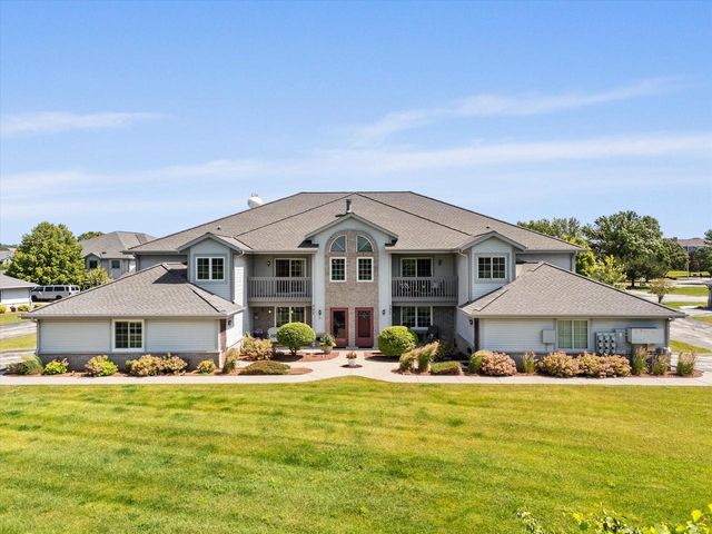 757 Quinlan DRIVE #H, Pewaukee, WI 53072