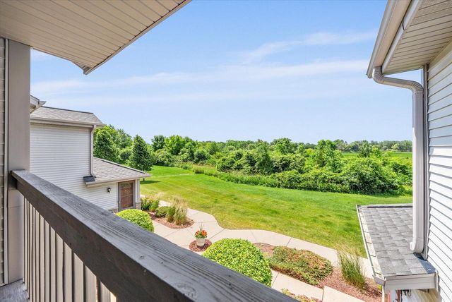 757 Quinlan DRIVE #H, Pewaukee, WI 53072