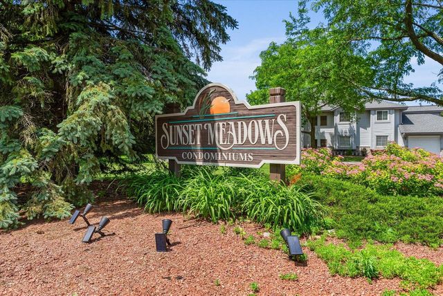 757 Quinlan DRIVE #H, Pewaukee, WI 53072