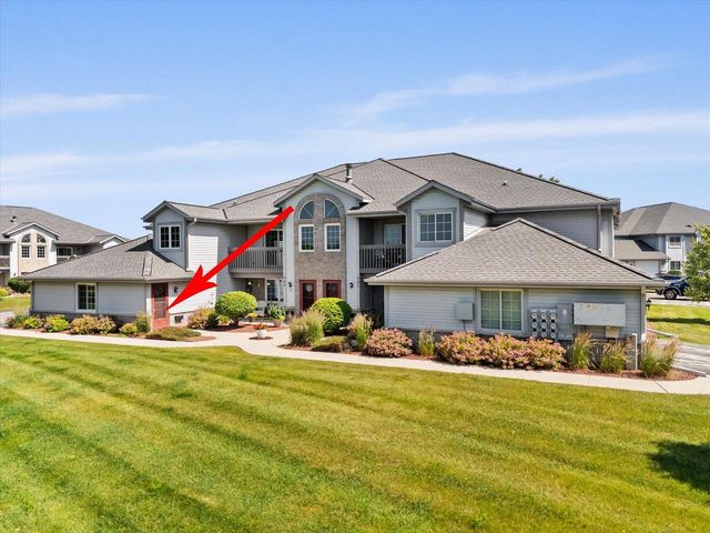 757 Quinlan DRIVE #H, Pewaukee, WI 53072
