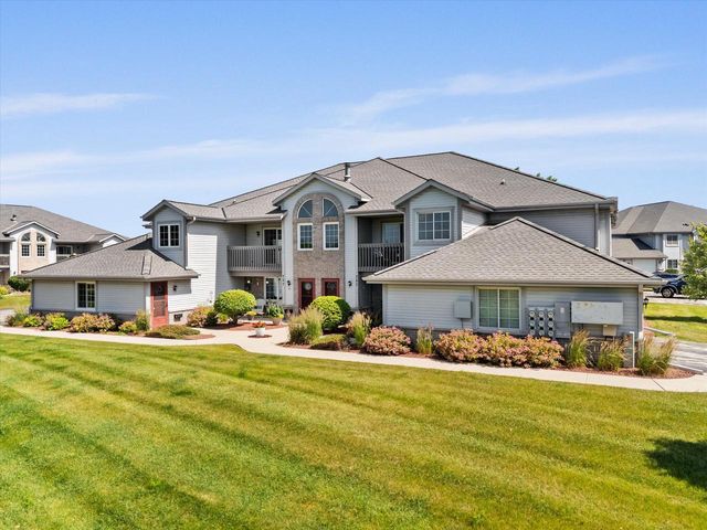 757 Quinlan DRIVE #H, Pewaukee, WI 53072