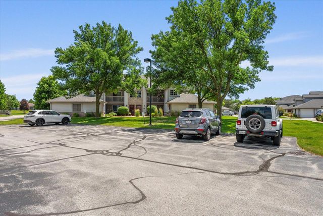 757 Quinlan DRIVE #H, Pewaukee, WI 53072
