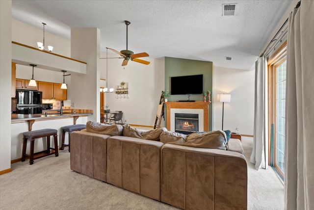 757 Quinlan DRIVE #H, Pewaukee, WI 53072
