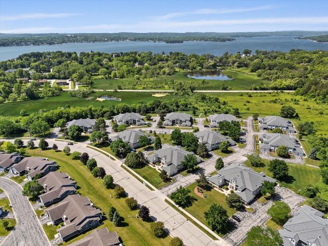 757 Quinlan DRIVE #H, Pewaukee, WI 53072