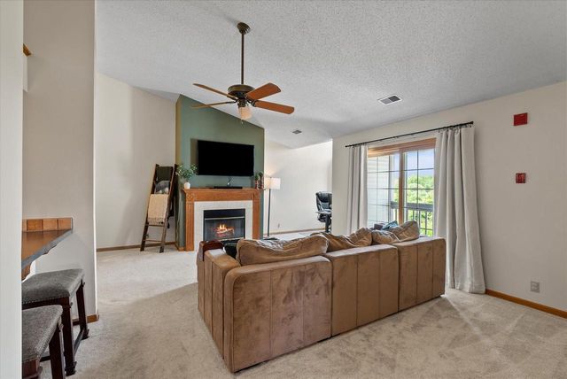 757 Quinlan DRIVE #H, Pewaukee, WI 53072