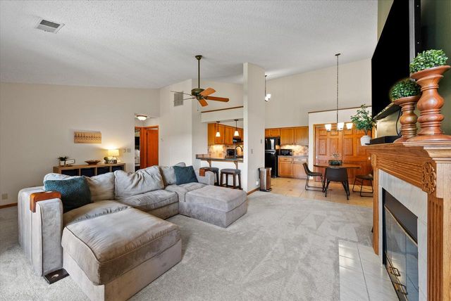 757 Quinlan DRIVE #H, Pewaukee, WI 53072