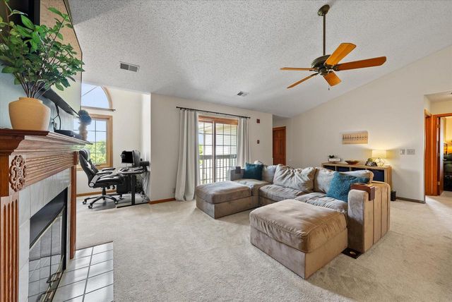 757 Quinlan DRIVE #H, Pewaukee, WI 53072