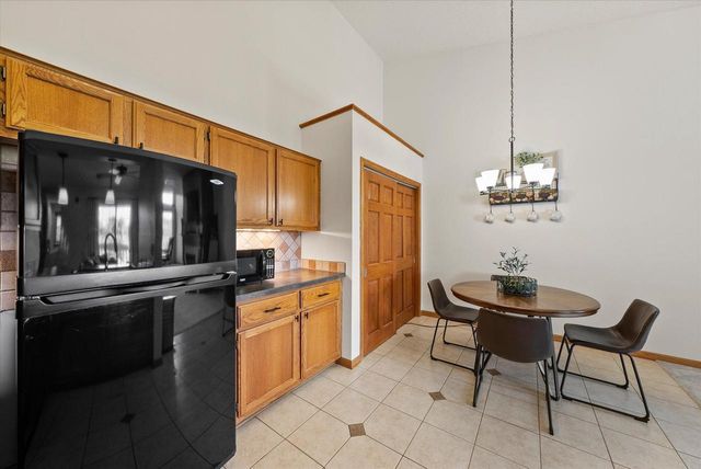 757 Quinlan DRIVE #H, Pewaukee, WI 53072