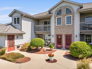 757 Quinlan DRIVE #H, Pewaukee, WI 53072
