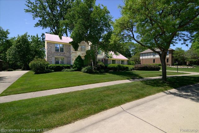 2901 Shadywood Drive, Troy, MI 48098