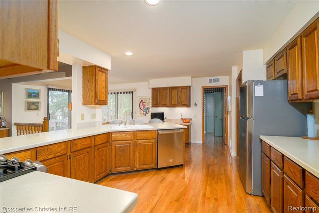 2901 Shadywood Drive, Troy, MI 48098