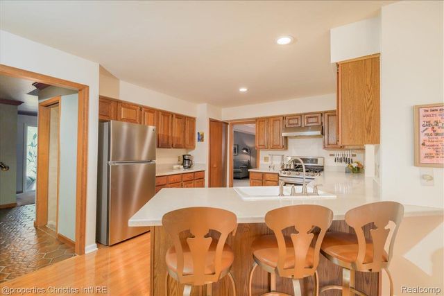 2901 Shadywood Drive, Troy, MI 48098