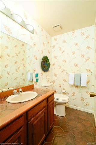 2901 Shadywood Drive, Troy, MI 48098