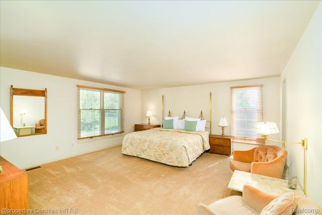 2901 Shadywood Drive, Troy, MI 48098